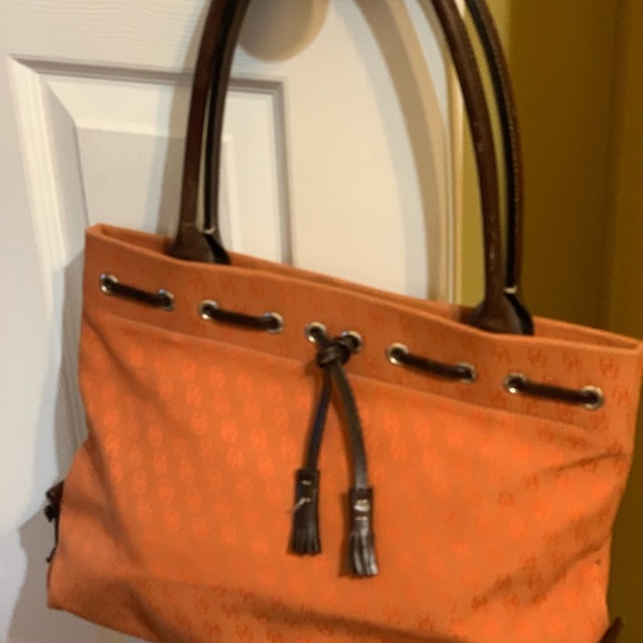 Gorgeous Dooney and Bourke signature canvas 💼 large sachel bag - Picture 2 of 5